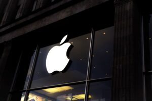 Apple es acusada de monopolizar mercado de móviles en Estados Unidos