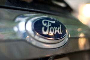 Ford ajusta planes en su división de autos eléctricos