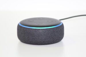 Amazon estudia lanzar una nueva versión de Alexa con IA: si quieres utilizarla te costará