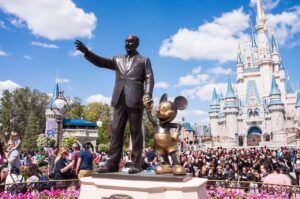 Apuesta de Disney por grandes parques preocupa a Wall Street