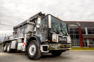 Empleados de Mack Trucks se van a la huelga