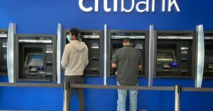 Beneficio de Citigroup estable por comisiones de banca de inversión