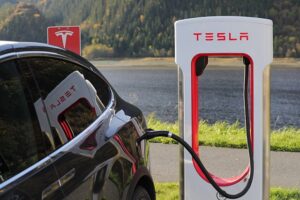 Tesla invertirá 500 millones de dólares en su red de carga para autos eléctricos