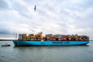 Maersk prevé pocos beneficios anuales; recortará 10 mil empleos
