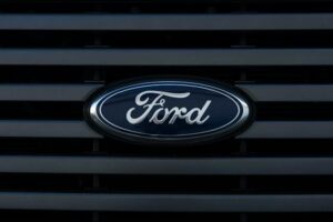 Ford cifra en 8,800 mdd acuerdo con sindicato