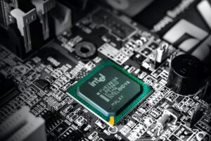 Intel suprime un 15% de empleos en un intento de reestructuración