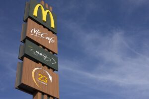 McDonald’s abrirá 10,000 tiendas hacia 2027