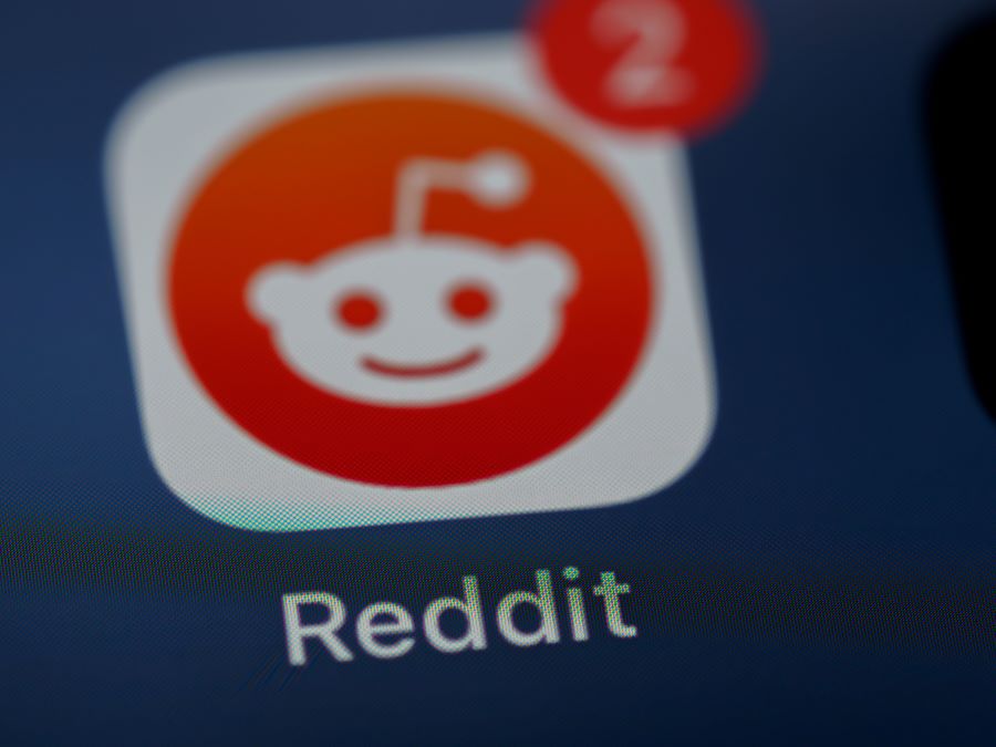 Las acciones de Reddit se disparan tras anuncio de acuerdo con OpenAI