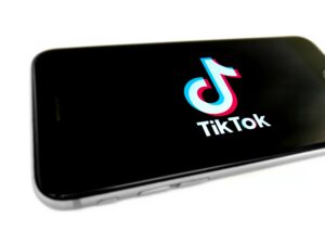 TikTok etiquetará imágenes y videos generados por IA de OpenAI y otras fuentes