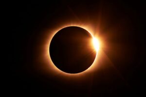 Millones de personas en Norteamérica esperan el eclipse total de Sol