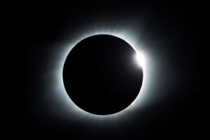 ¿Qué esperar del eclipse total de Sol de 2024?