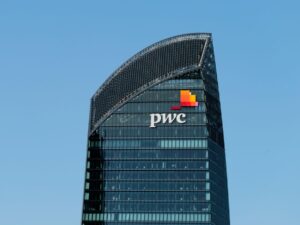 China estudia imponer una multa récord a PwC por la auditoría de Evergrande