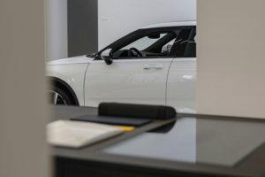 Fabricación de autos toca menor nivel en 68 años