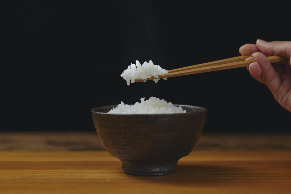 Impulsa Japón consumo, y conocimiento, del arroz japonés y el sake