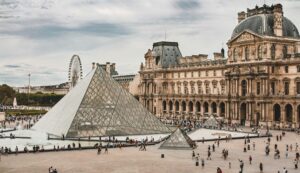 Museo del Louvre sube los precios a los turistas que no sean de la UE para financiar las reformas
