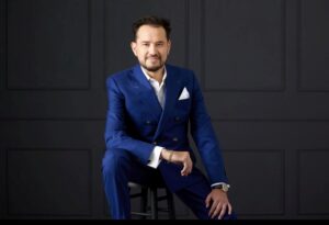 Alan Ramírez, presidente de la APCOB, es reconocido por IESE Business School