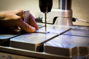 El aluminio toca máximo de cuatro años ante temores sobre suministro por guerra en Irán