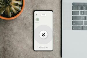Mexicanos buscan ayuda en Facebook ante fraudes con apps de préstamos