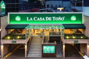El imperio del pozole: así pasó La Casa de Toño de una casa familiar a casi 80 restaurantes