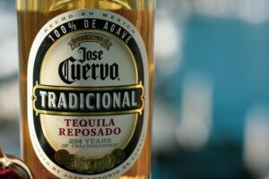 Cuervo profundiza ajuste en Bolsa mientras el tequila enfrenta un mercado difícil
